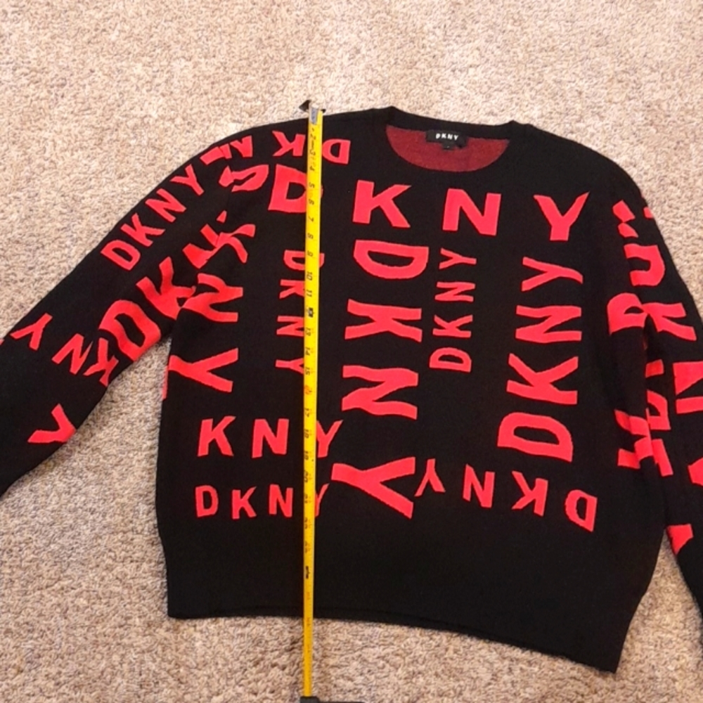 DNKY Logo knit sweater black, hot pink size L NWOT